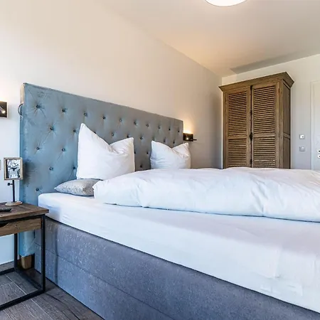 Waldstraße 49, Neu! Riviera 37